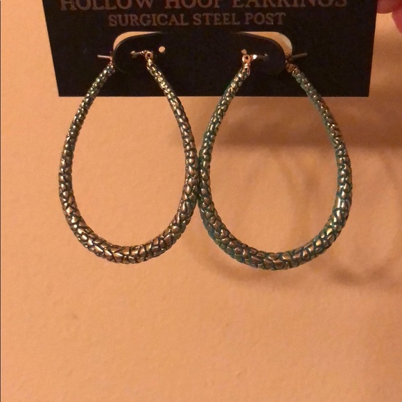 Earrings - Picture 2 of 3